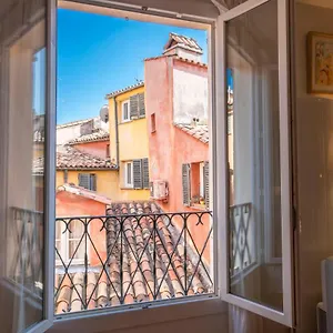 Spacious And Bright Flat Close To The : Heart Of Old Apartment
